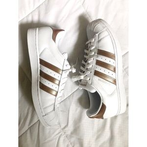 Adidas Cloud Foam Gold Sneaker